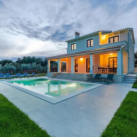 Holiday home Awesome In With Kitchen *