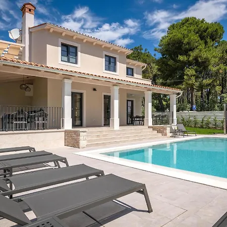 Awesome In With Kitchen Holiday home